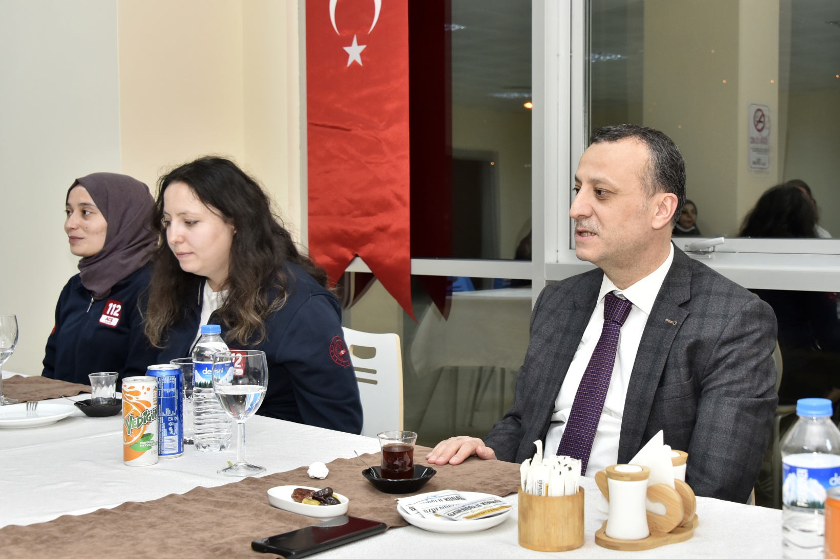Vali Taşbilek 112 Acil Çağrı Merkezi çalışanlarıyla iftar yaptı 4