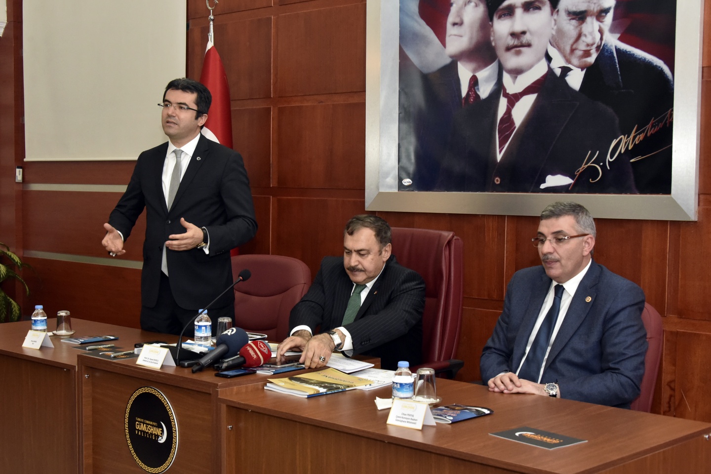 Bakan Eroğlu AK Parti teşkilatını ziyaret etti 13