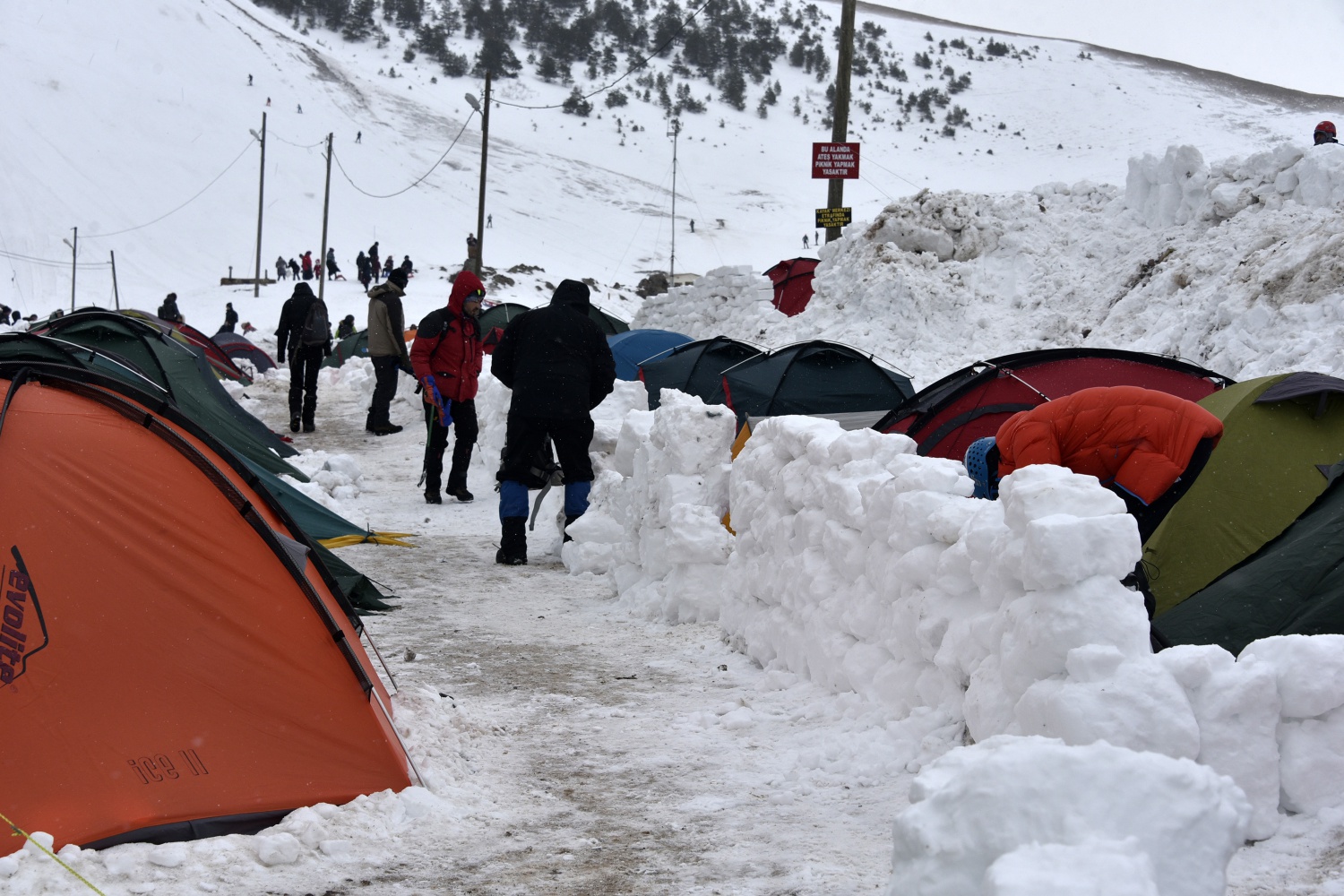 Zigana dağında ağır kış şartlarında hayatta kalmayı öğreniyorlar 4
