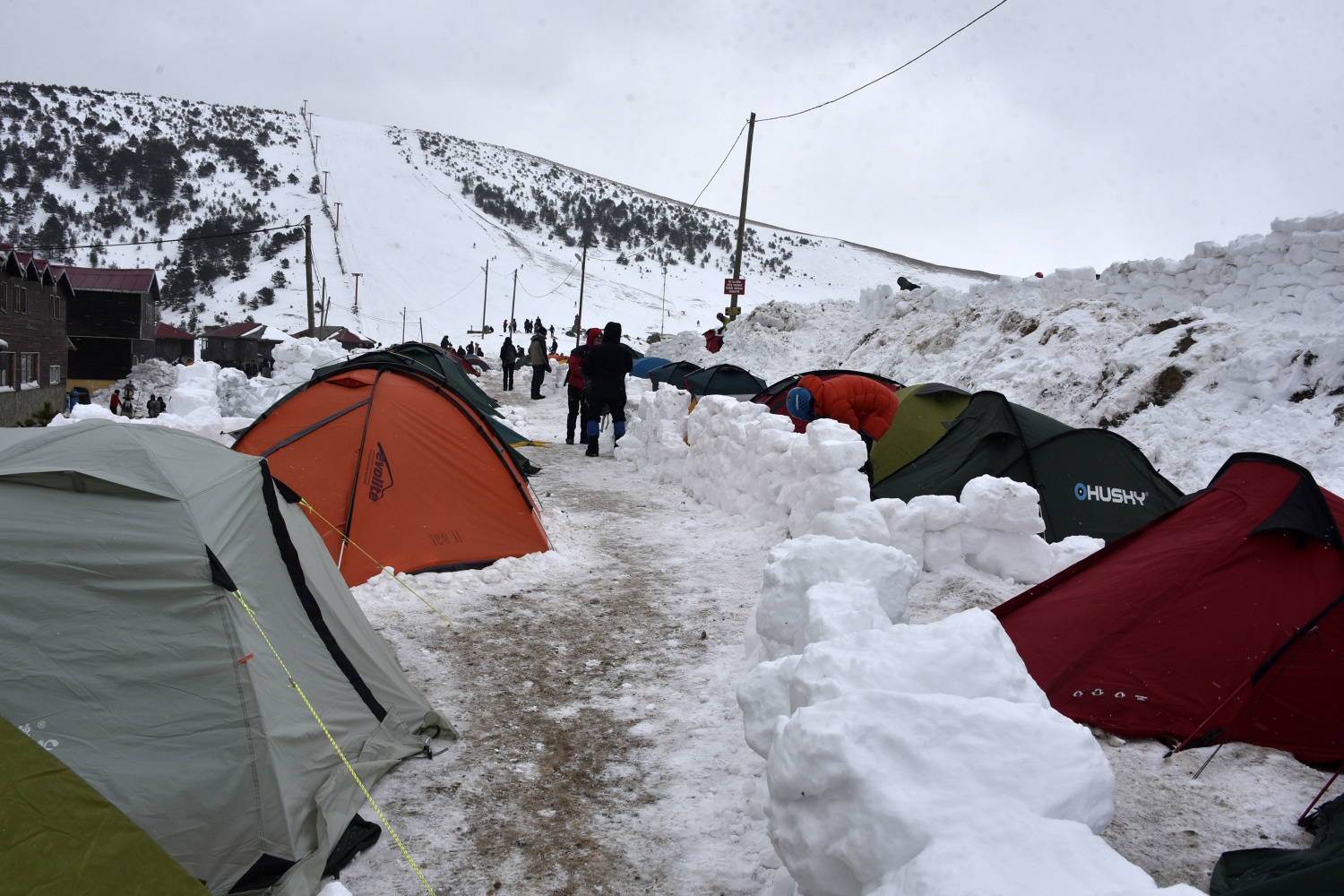 Zigana dağında ağır kış şartlarında hayatta kalmayı öğreniyorlar 8
