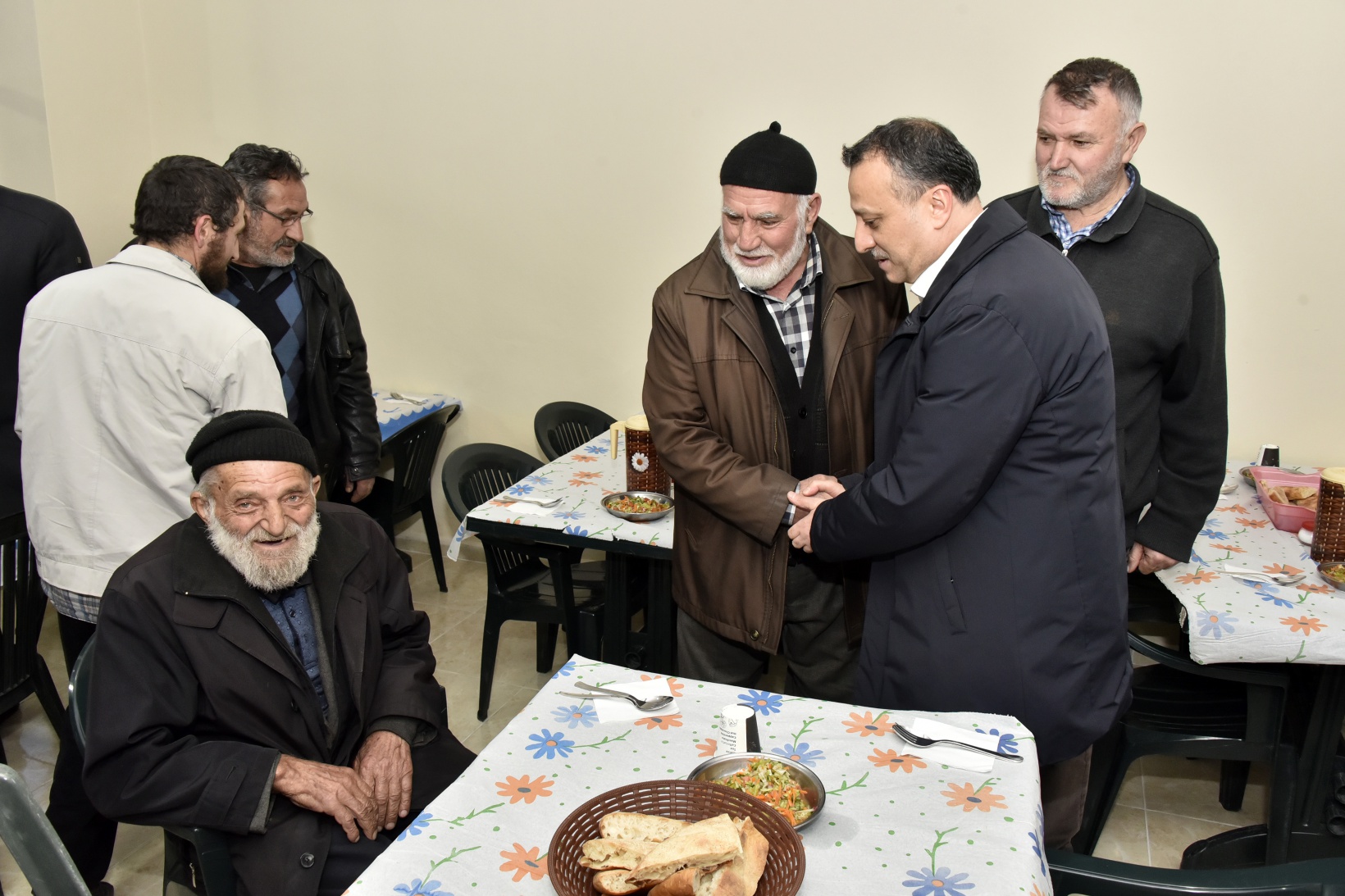 Vali Taşbilek Kırıklı köyünde iftar yaptı 5