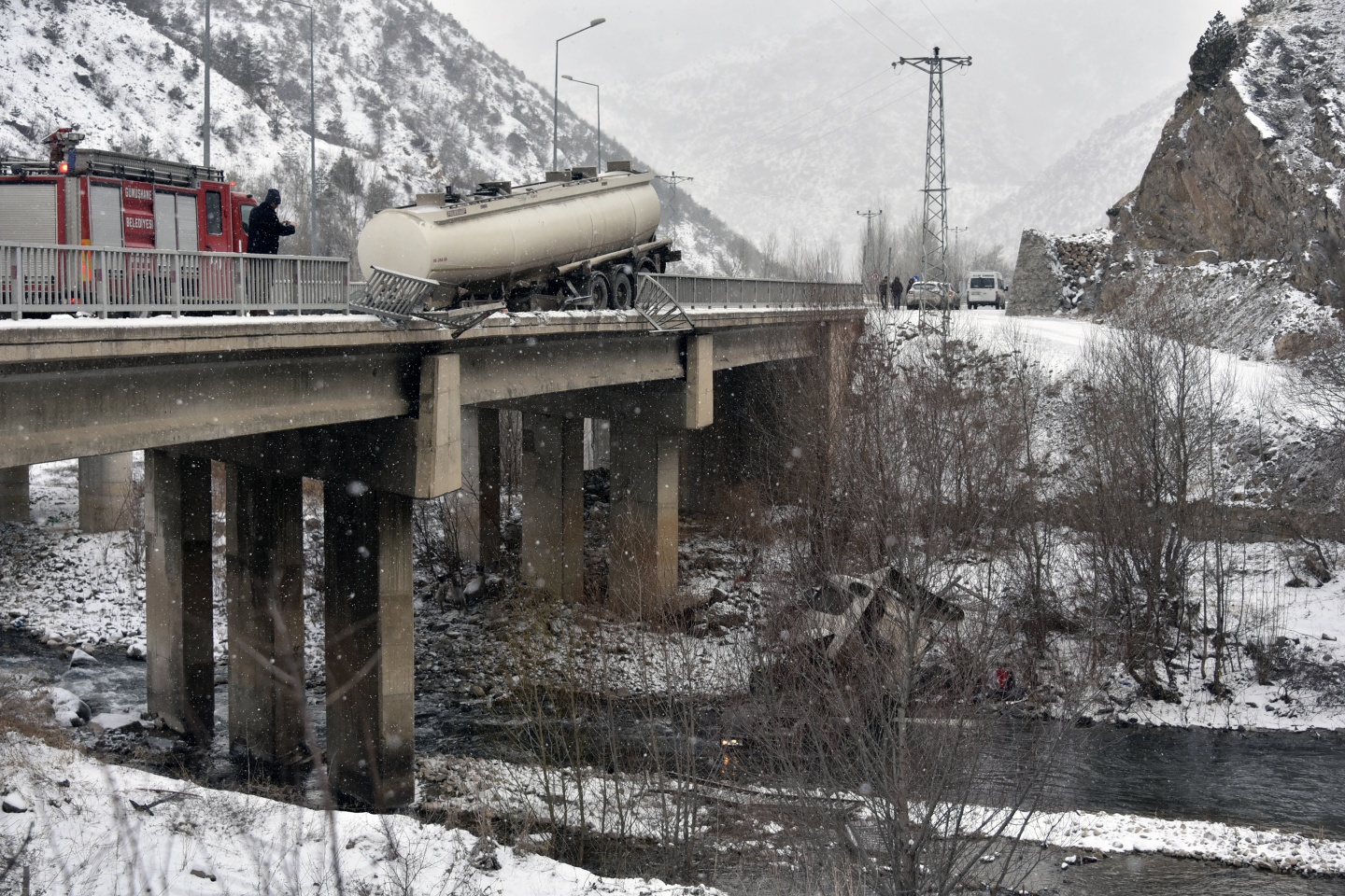 Gümüşhane’de kış lastiği faciası: 1 ölü 22