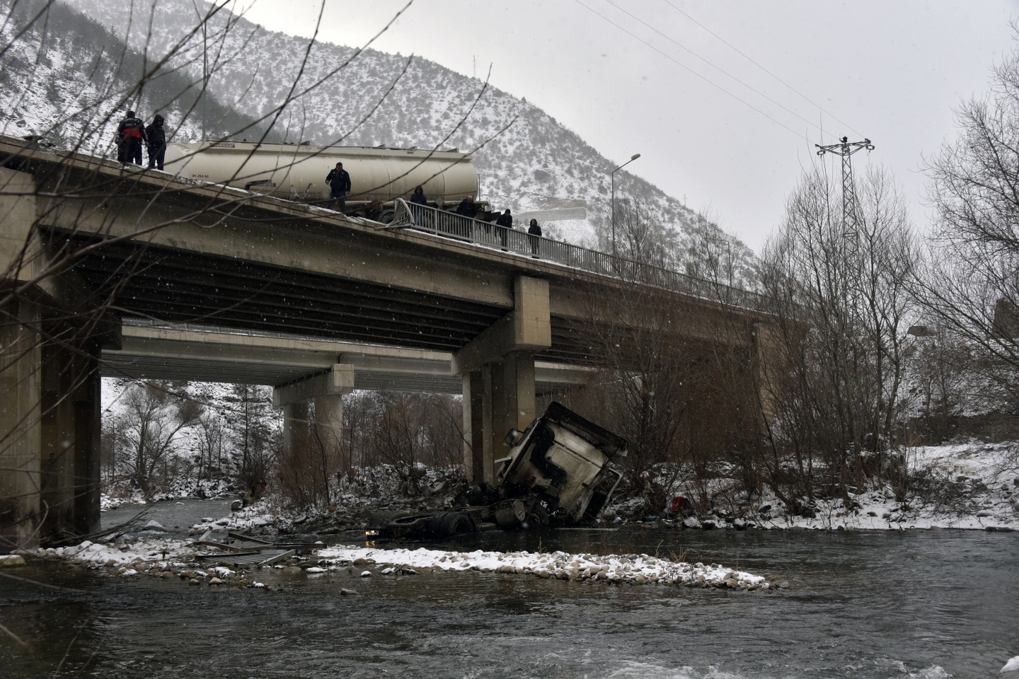 Gümüşhane’de kış lastiği faciası: 1 ölü 15