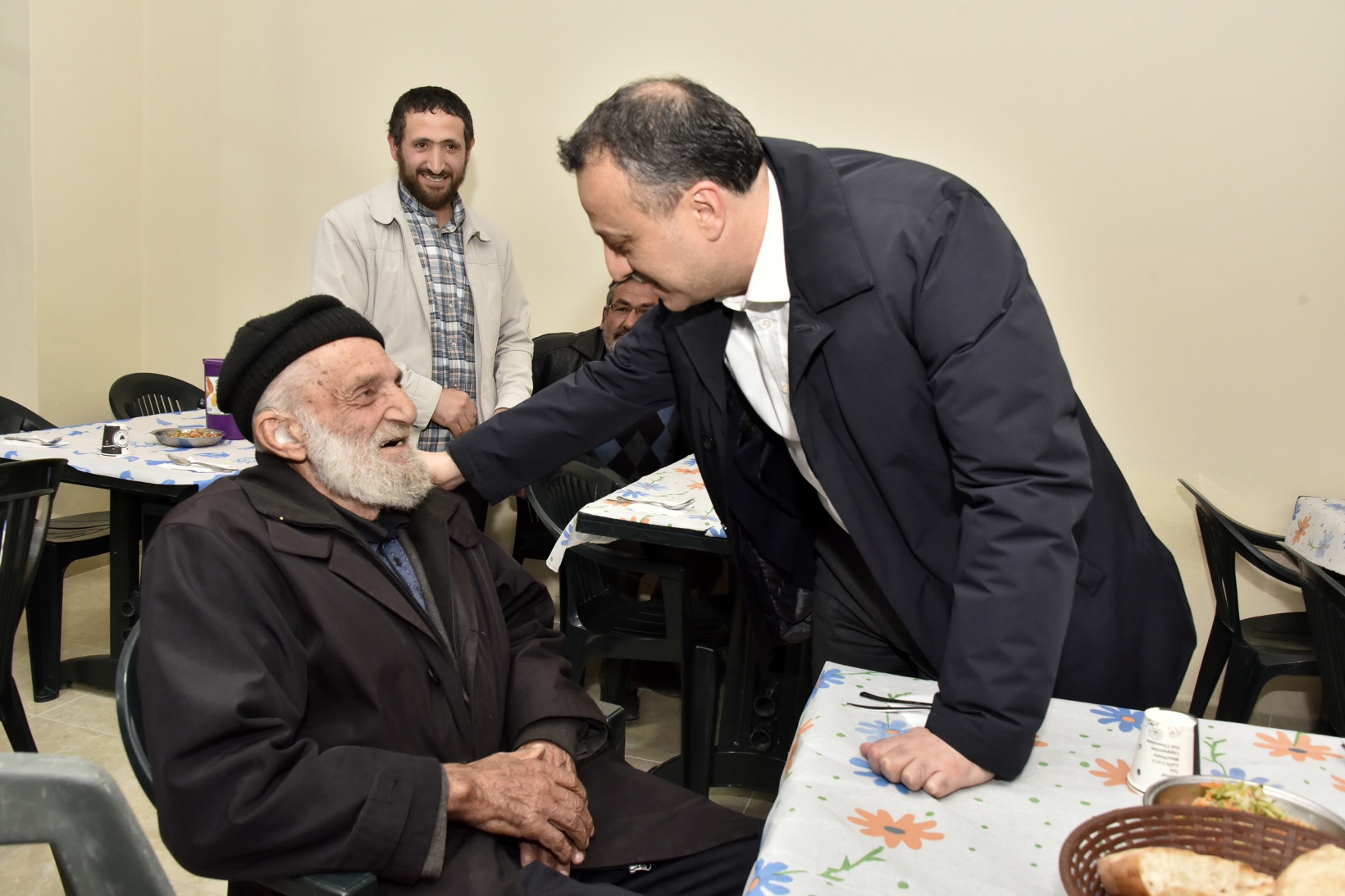 Vali Taşbilek Kırıklı köyünde iftar yaptı 1