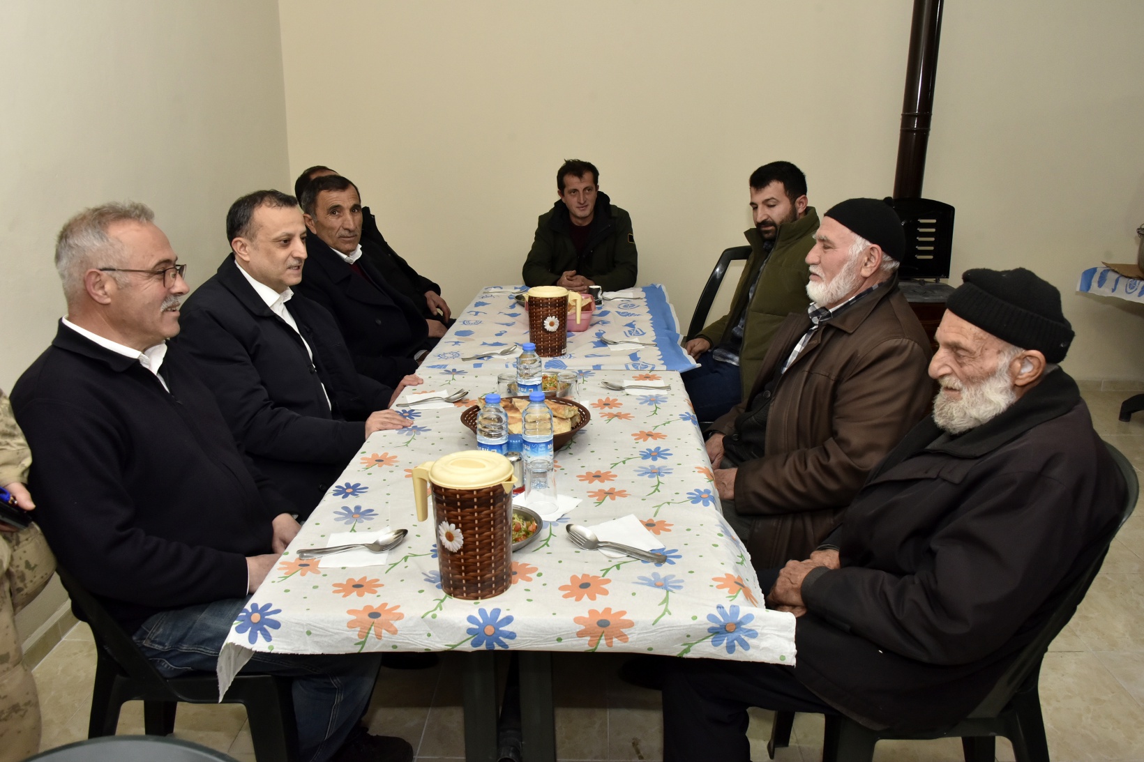 Vali Taşbilek Kırıklı köyünde iftar yaptı 7