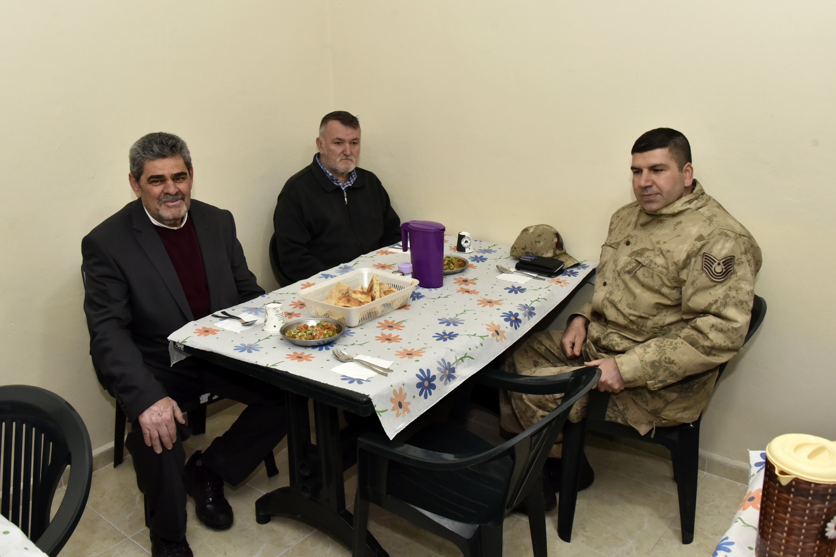 Vali Taşbilek Kırıklı köyünde iftar yaptı 8