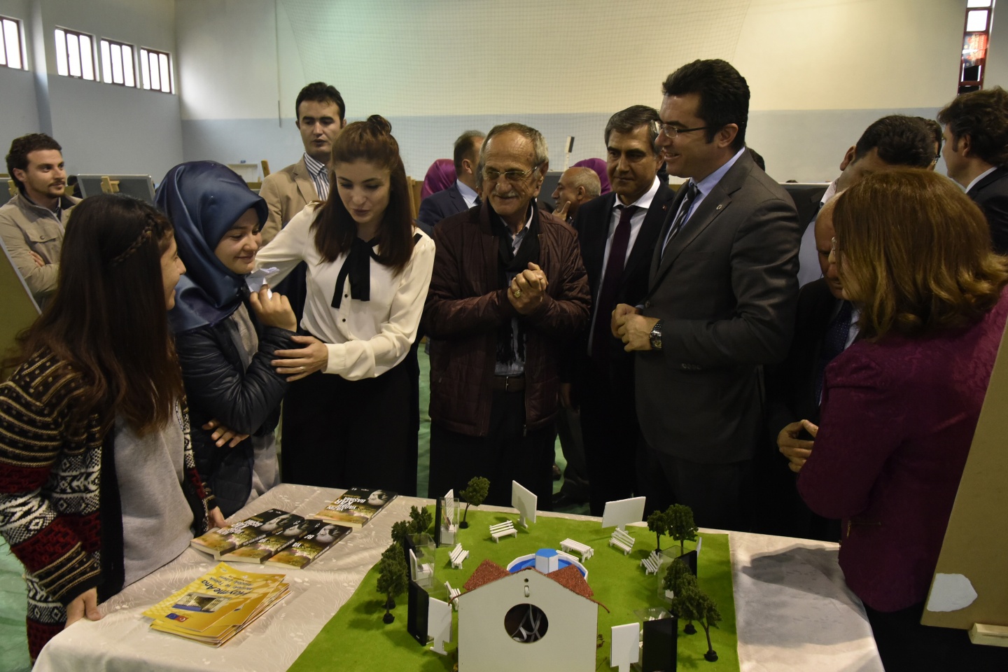 Geleceğin bilim adamları spor salonuna sığmadı 6