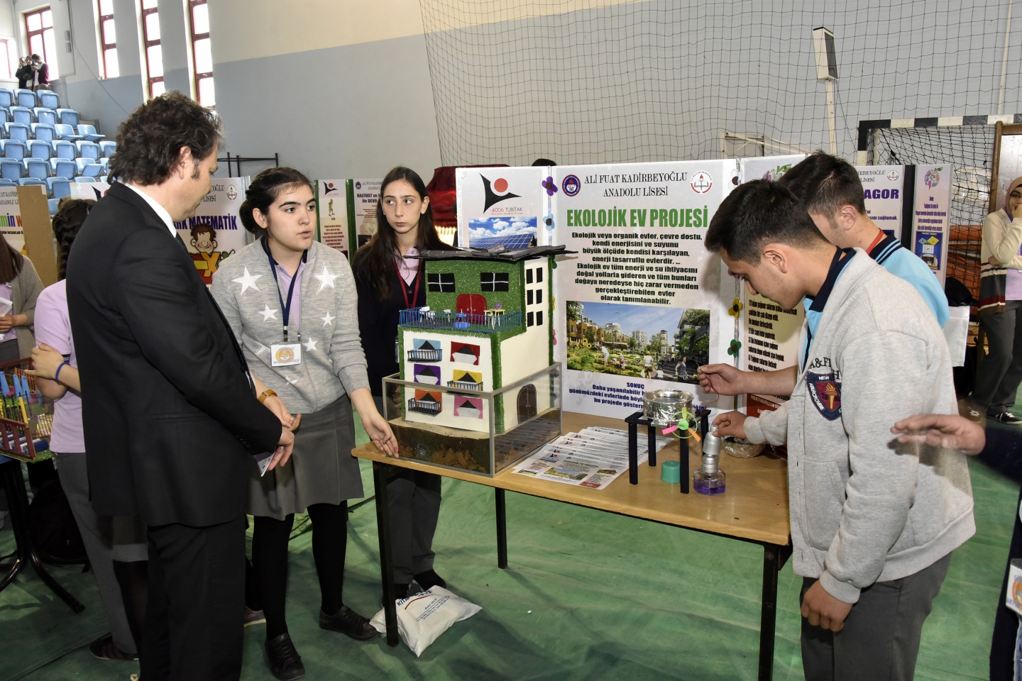 Geleceğin bilim adamları spor salonuna sığmadı 8