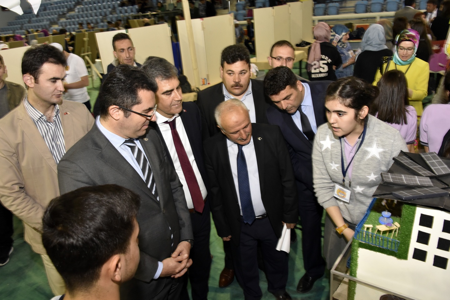 Geleceğin bilim adamları spor salonuna sığmadı 17