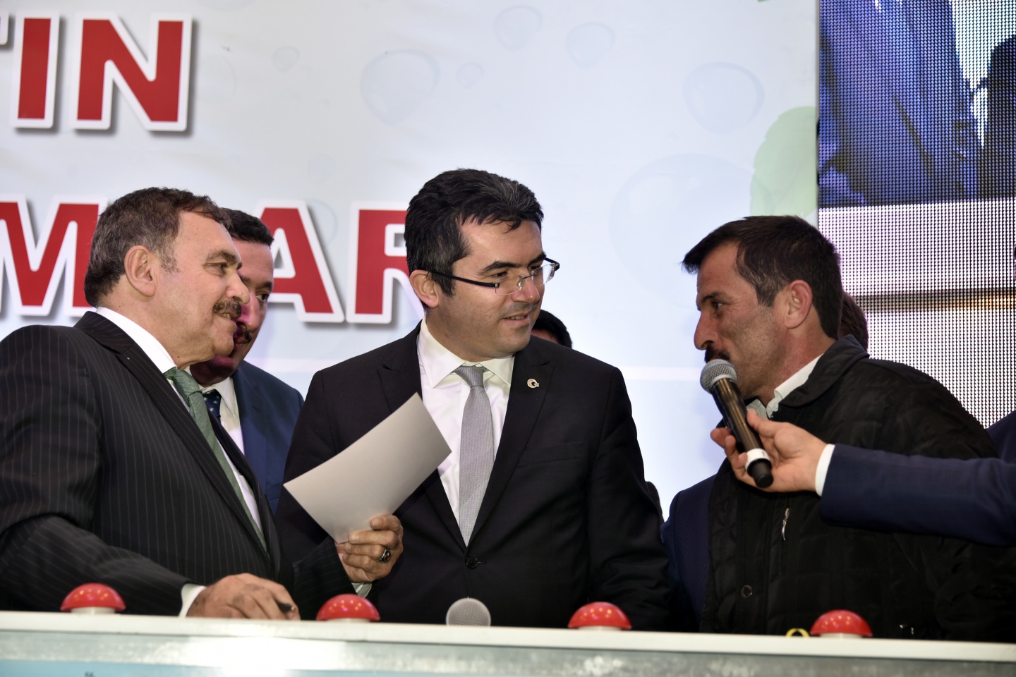 Bakan Eroğlu AK Parti teşkilatını ziyaret etti 90