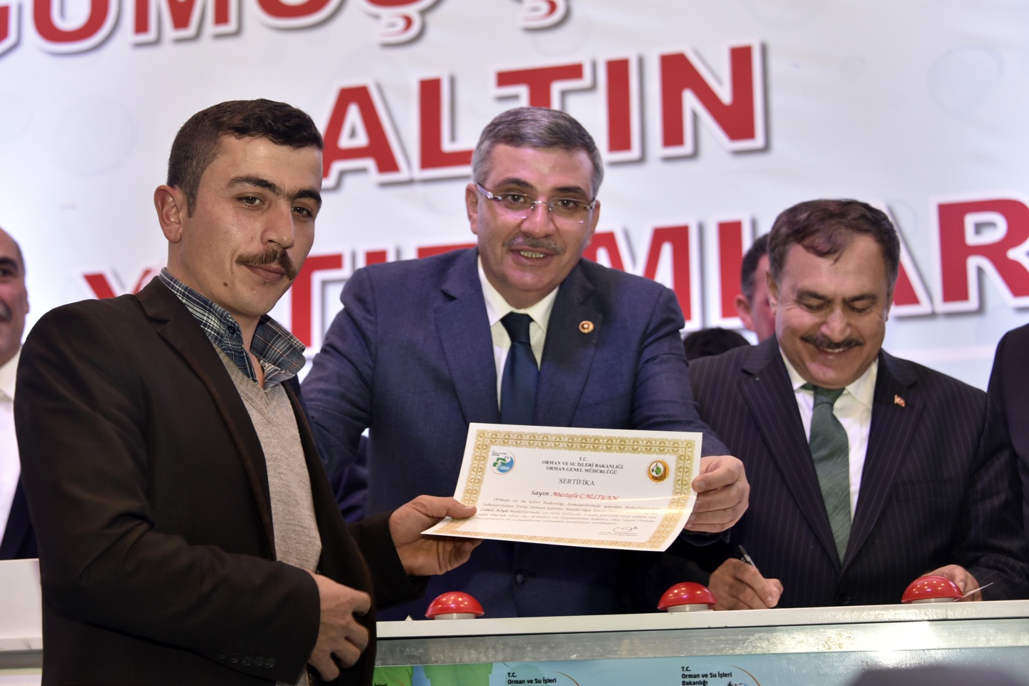 Bakan Eroğlu AK Parti teşkilatını ziyaret etti 71