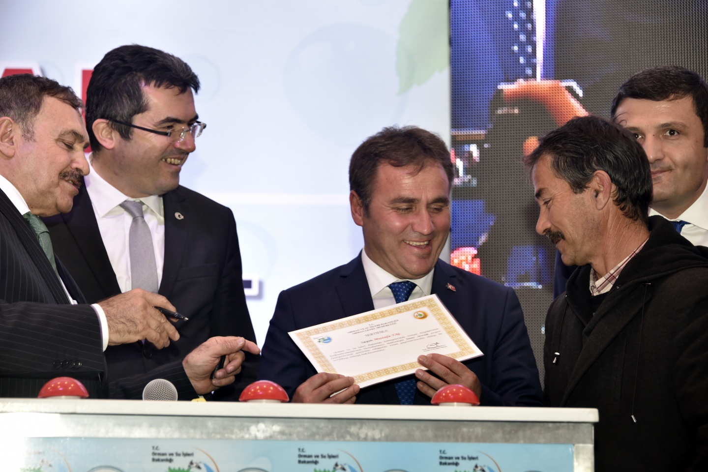 Bakan Eroğlu AK Parti teşkilatını ziyaret etti 80