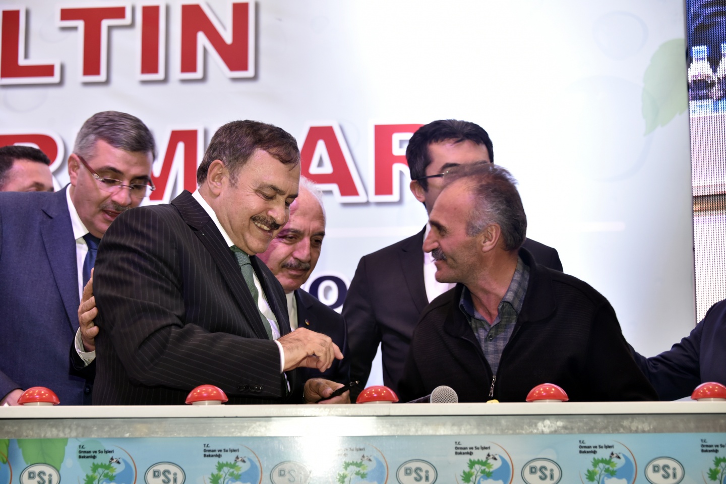 Bakan Eroğlu AK Parti teşkilatını ziyaret etti 72
