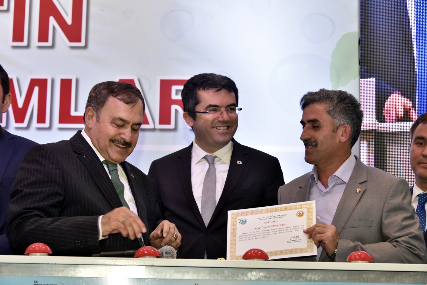 Bakan Eroğlu AK Parti teşkilatını ziyaret etti 20