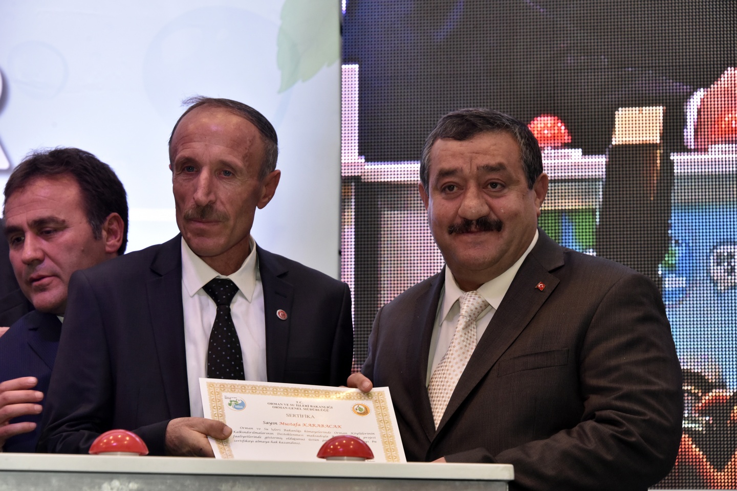 Bakan Eroğlu AK Parti teşkilatını ziyaret etti 37