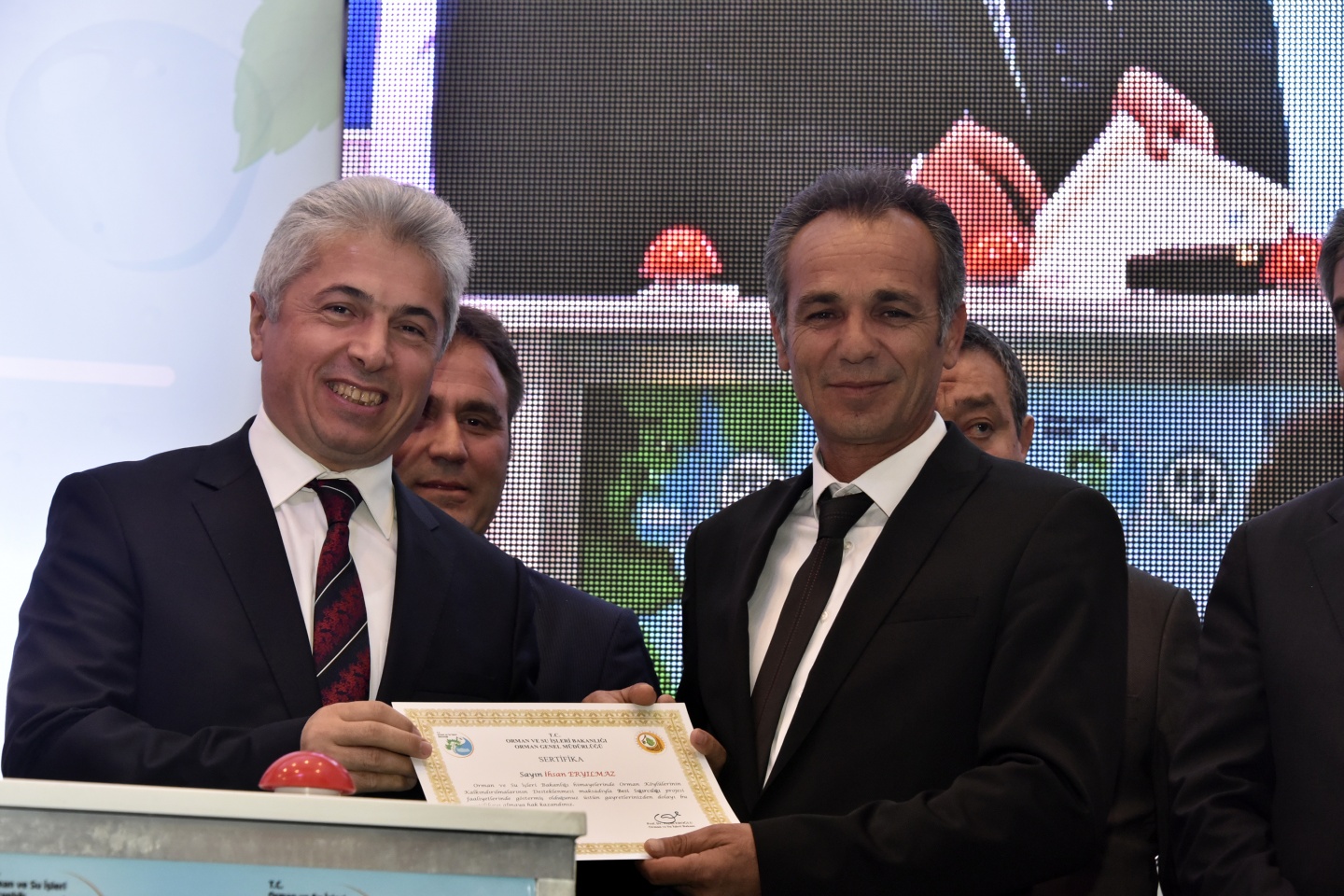 Bakan Eroğlu AK Parti teşkilatını ziyaret etti 25