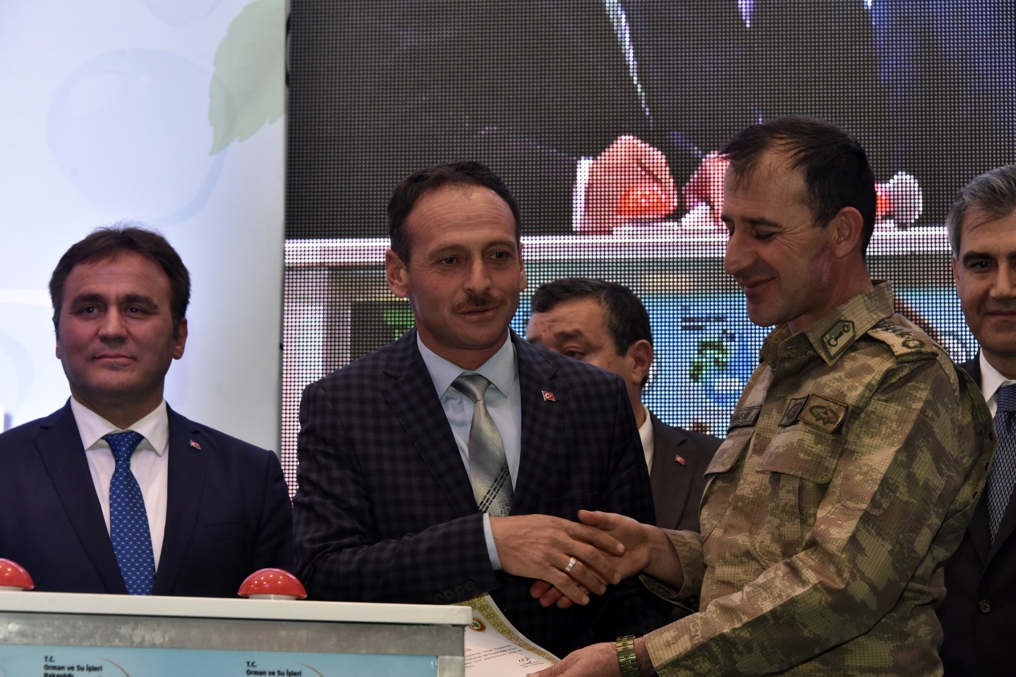 Bakan Eroğlu AK Parti teşkilatını ziyaret etti 28