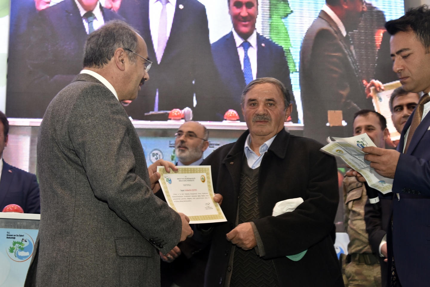 Bakan Eroğlu AK Parti teşkilatını ziyaret etti 15