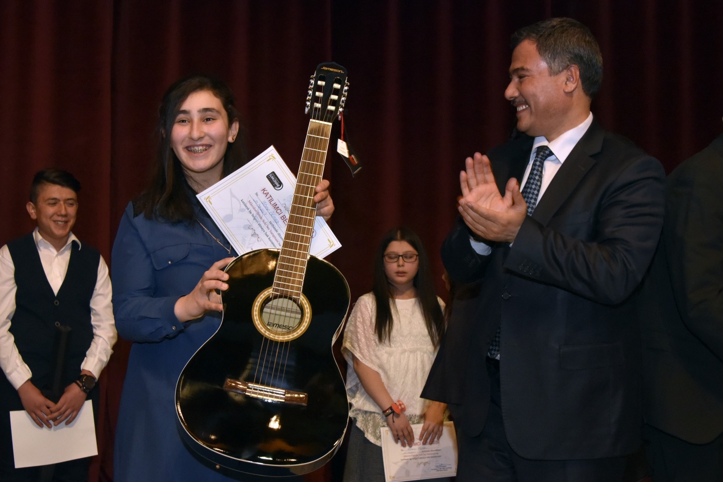 ‘Mikrofon Sende Solo Ses Yarışmasının’ finalleri yapıldı 17