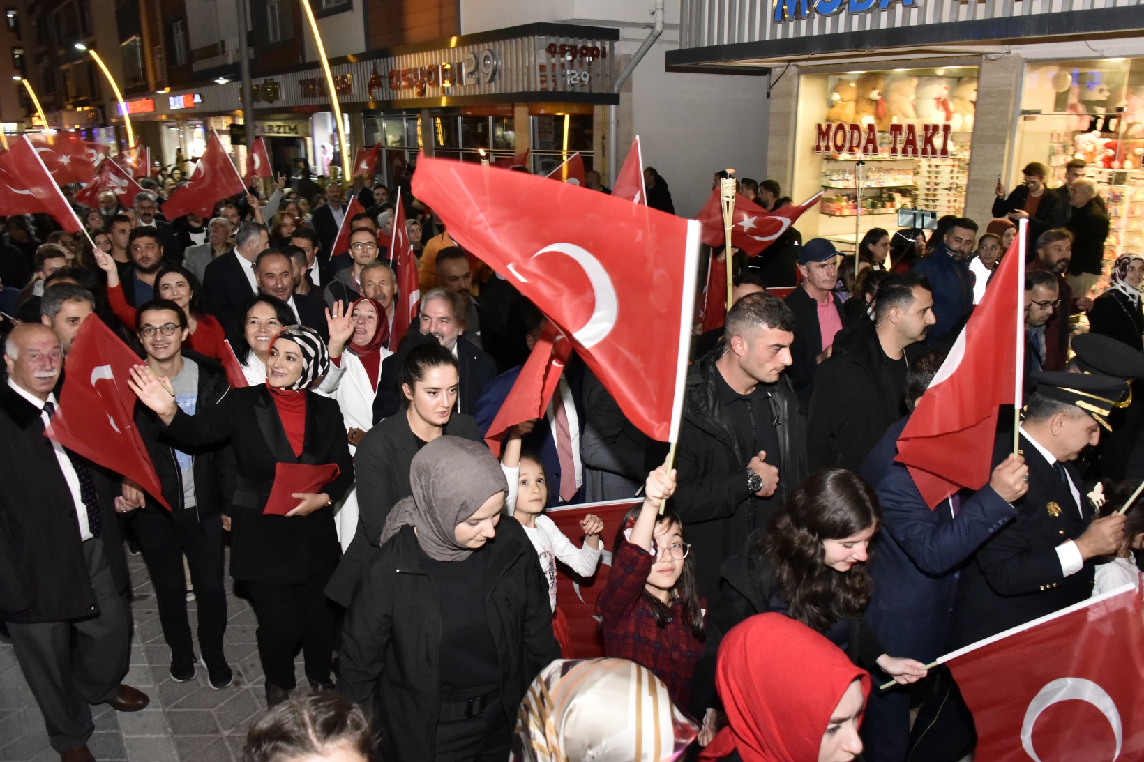 Gümüşhane’de fener alayı yürüyüşü gerçekleştirildi   104