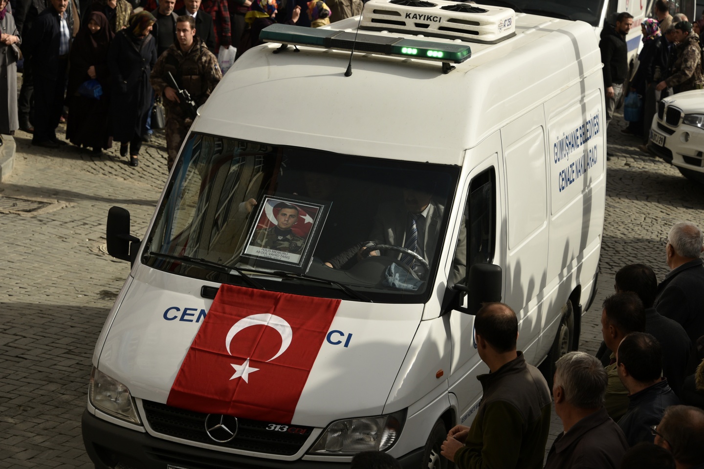 Gümüşhane şehidini gözyaşlarıyla uğurladı 1