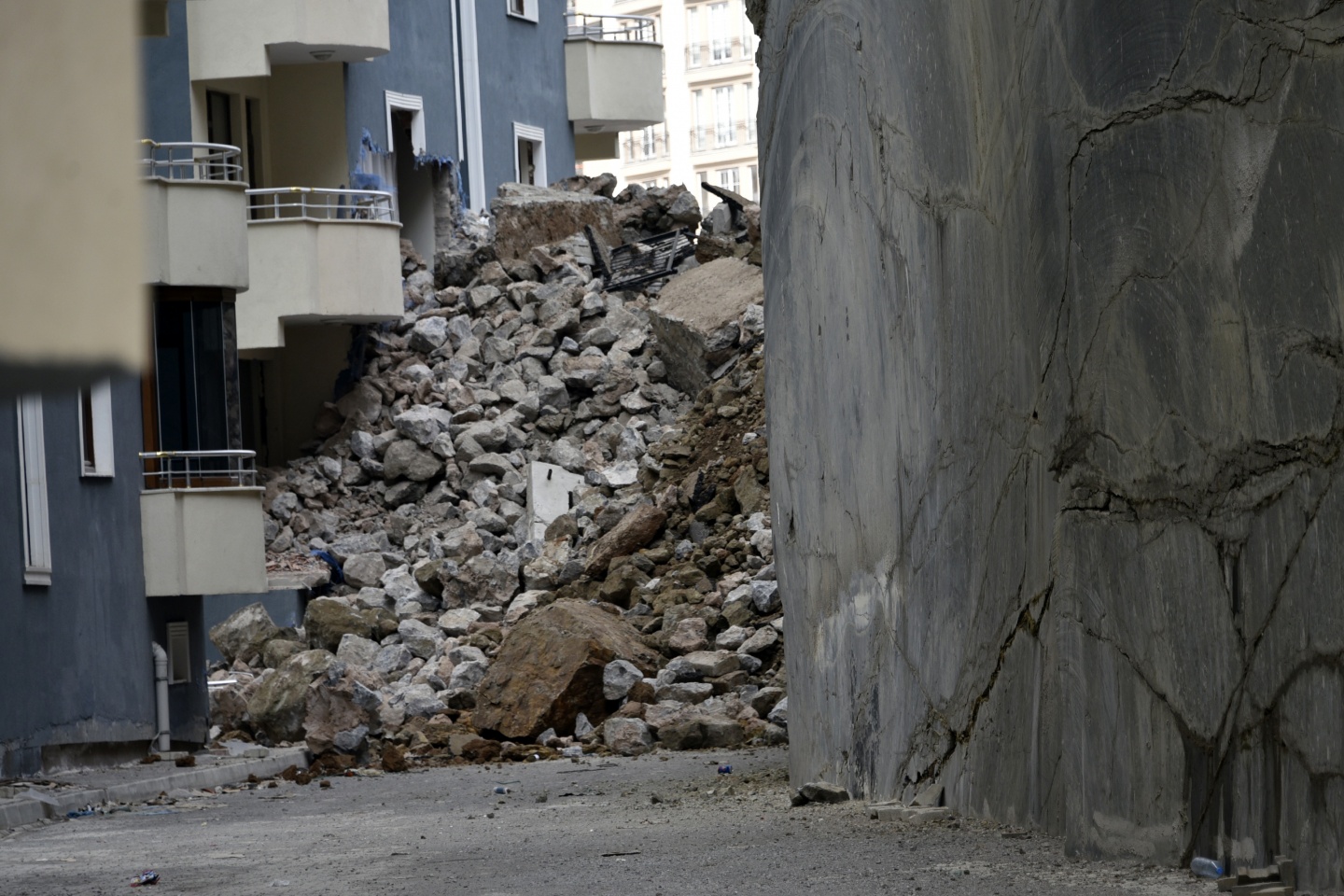 Felaketin boyutları gün ışıyınca ortaya çıktı 5