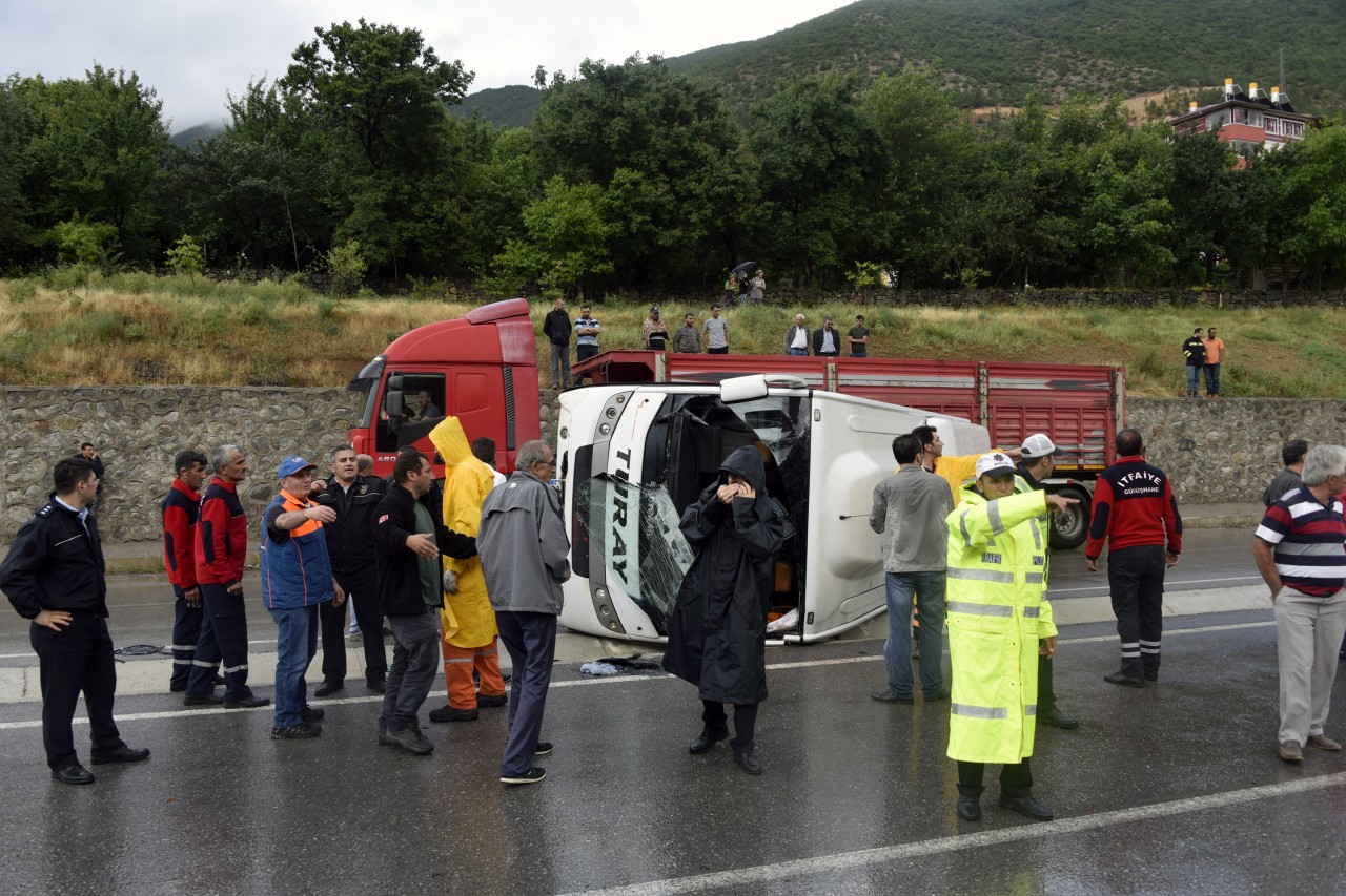 Torul'da trafik kazası: 13 yaralı 4