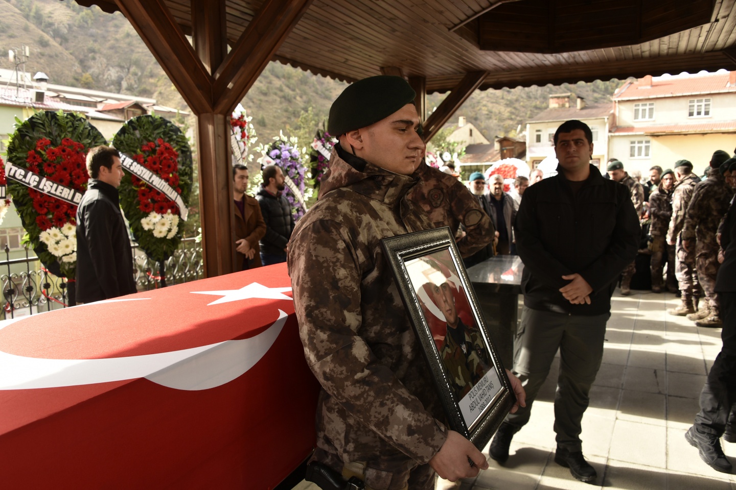 Gümüşhane şehidini gözyaşlarıyla uğurladı 8