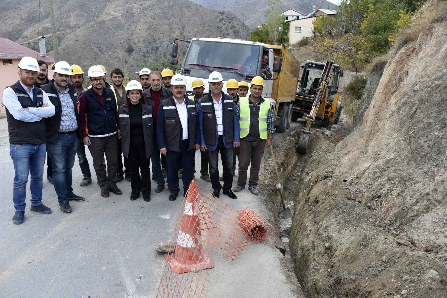 Akçakale’ye doğalgaz için ilk kazma vuruldu 4