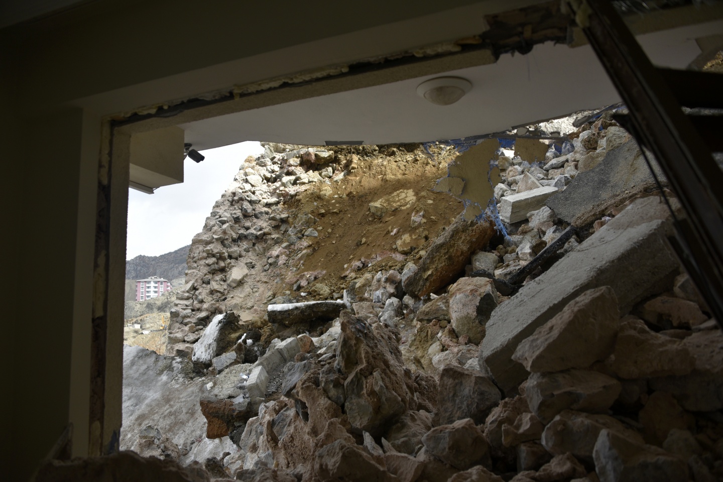 Felaketin boyutları gün ışıyınca ortaya çıktı 13