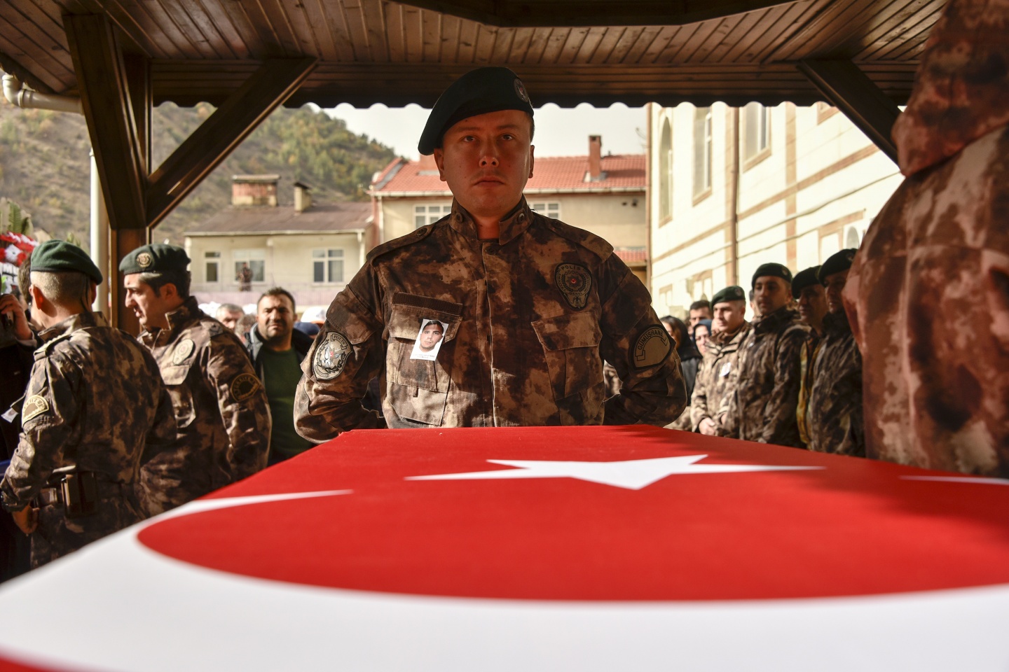 Gümüşhane şehidini gözyaşlarıyla uğurladı 16