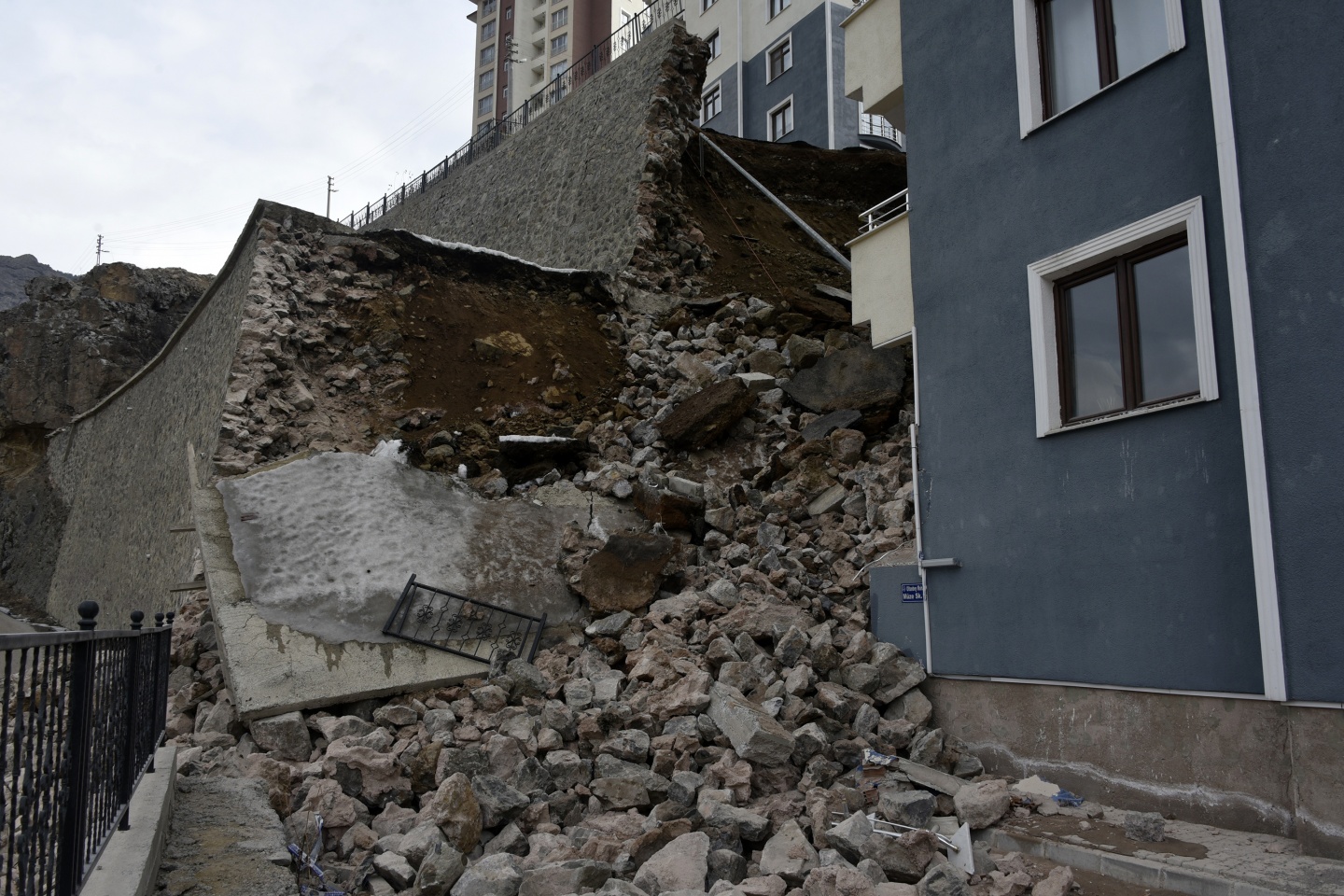 Felaketin boyutları gün ışıyınca ortaya çıktı 17