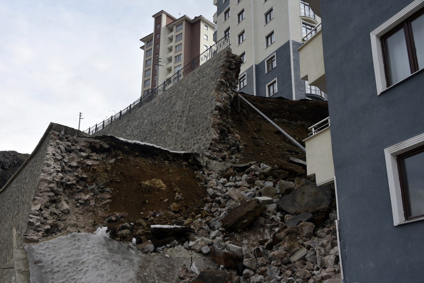 Felaketin boyutları gün ışıyınca ortaya çıktı 16