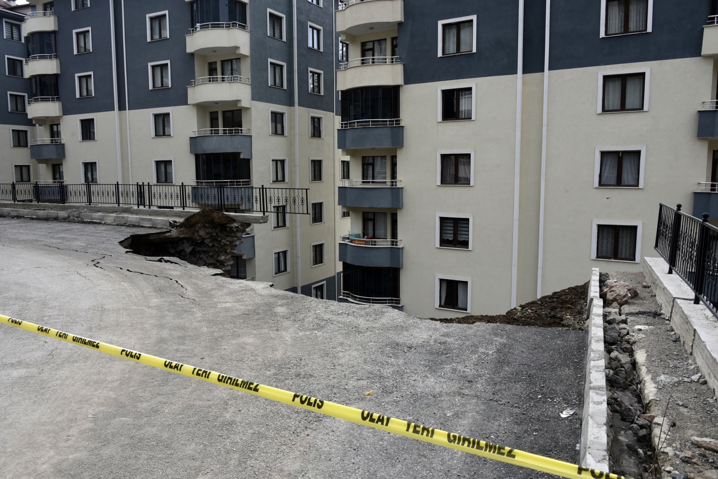 Felaketin boyutları gün ışıyınca ortaya çıktı 18