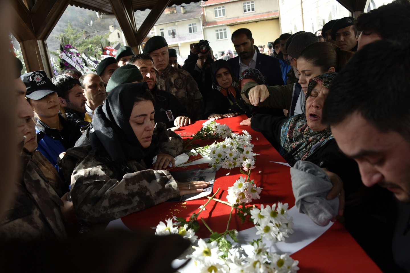 Gümüşhane şehidini gözyaşlarıyla uğurladı 34