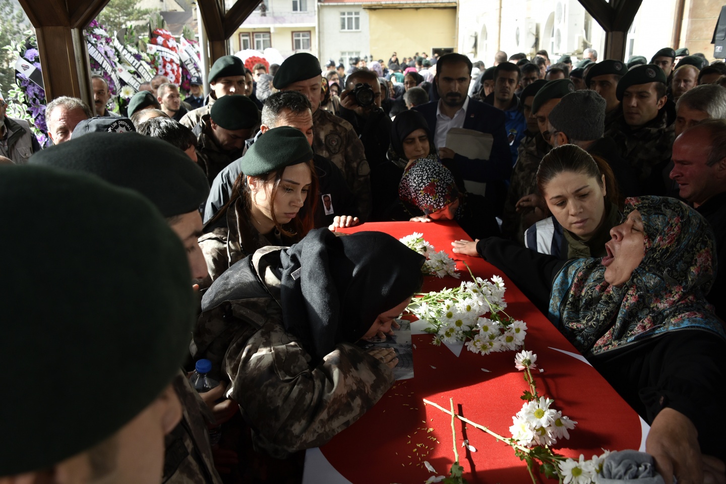 Gümüşhane şehidini gözyaşlarıyla uğurladı 25