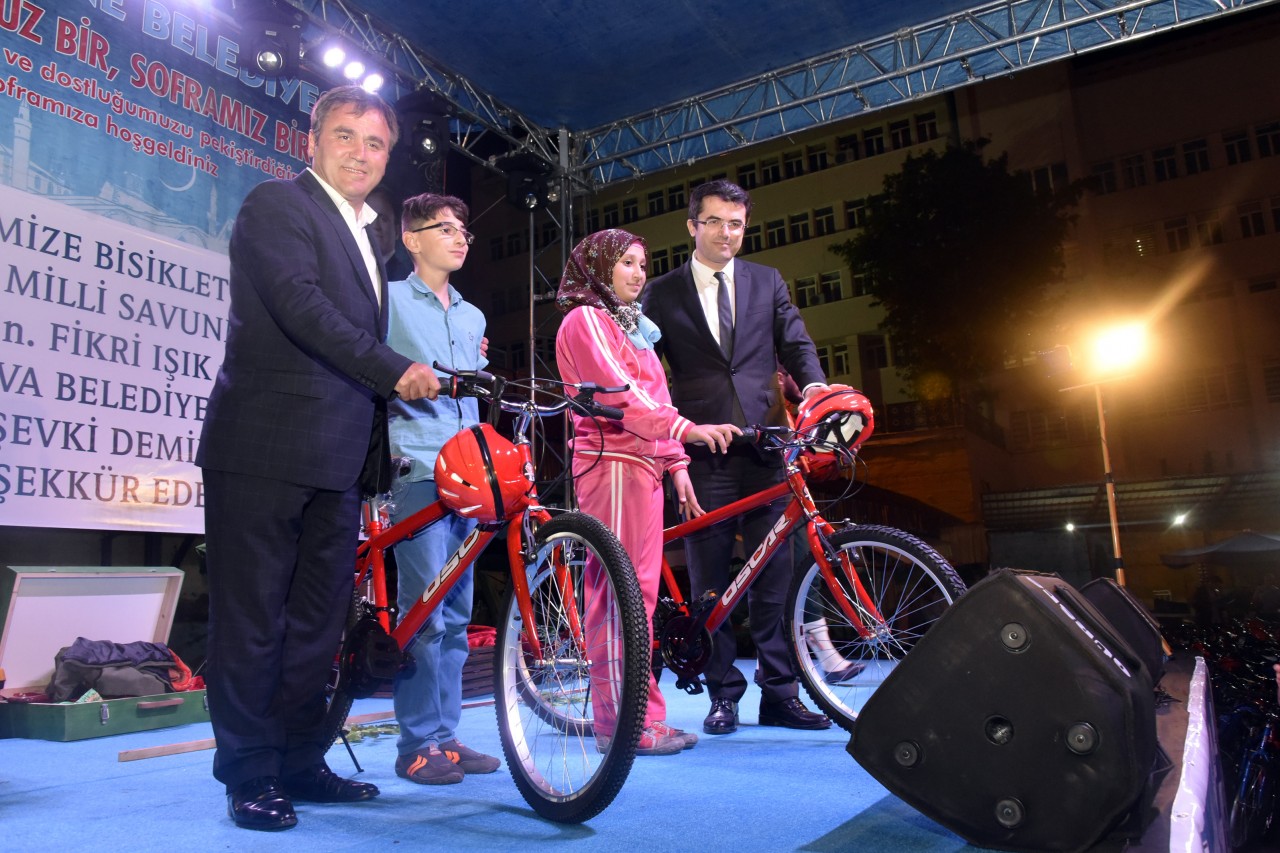 Gümüşhane’de öğrencilere 500 bisiklet dağıtıldı 8