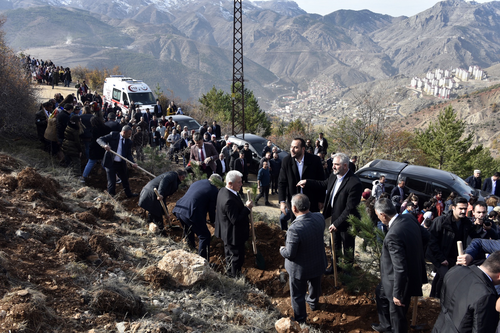Gümüşhane’de 'Milli Ağaçlandırma Gününde' 70 bin fidan toprakla buluştu 15