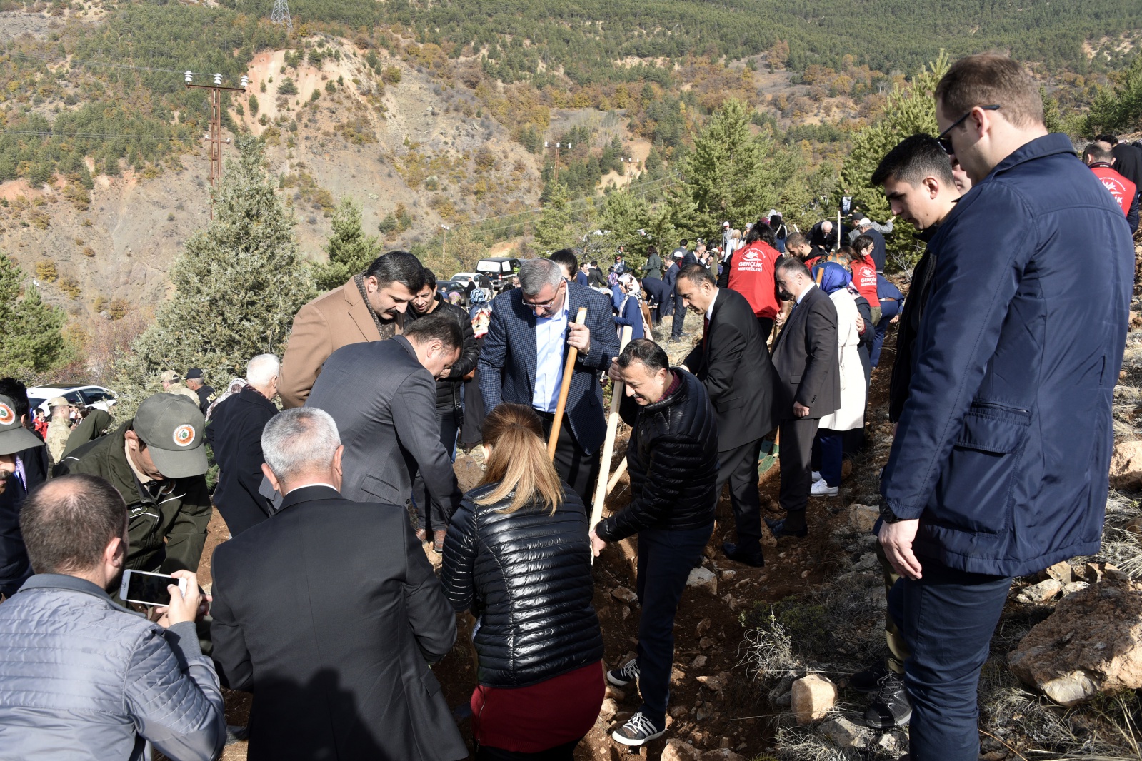 Gümüşhane’de 'Milli Ağaçlandırma Gününde' 70 bin fidan toprakla buluştu 20