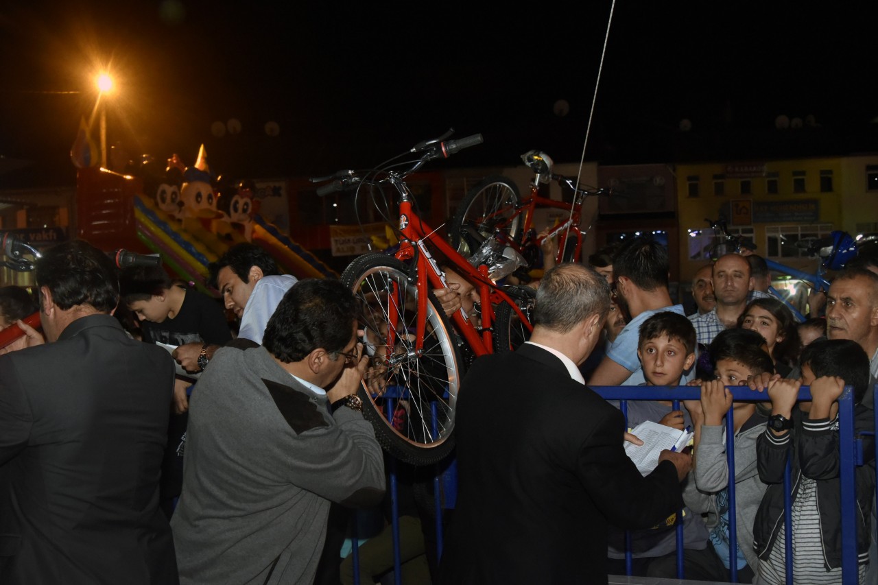 Gümüşhane’de öğrencilere 500 bisiklet dağıtıldı 11