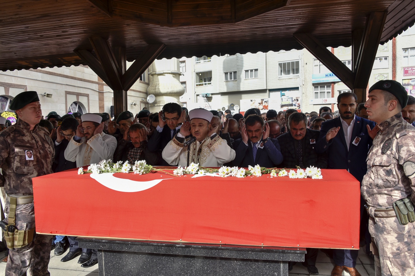 Gümüşhane şehidini gözyaşlarıyla uğurladı 33