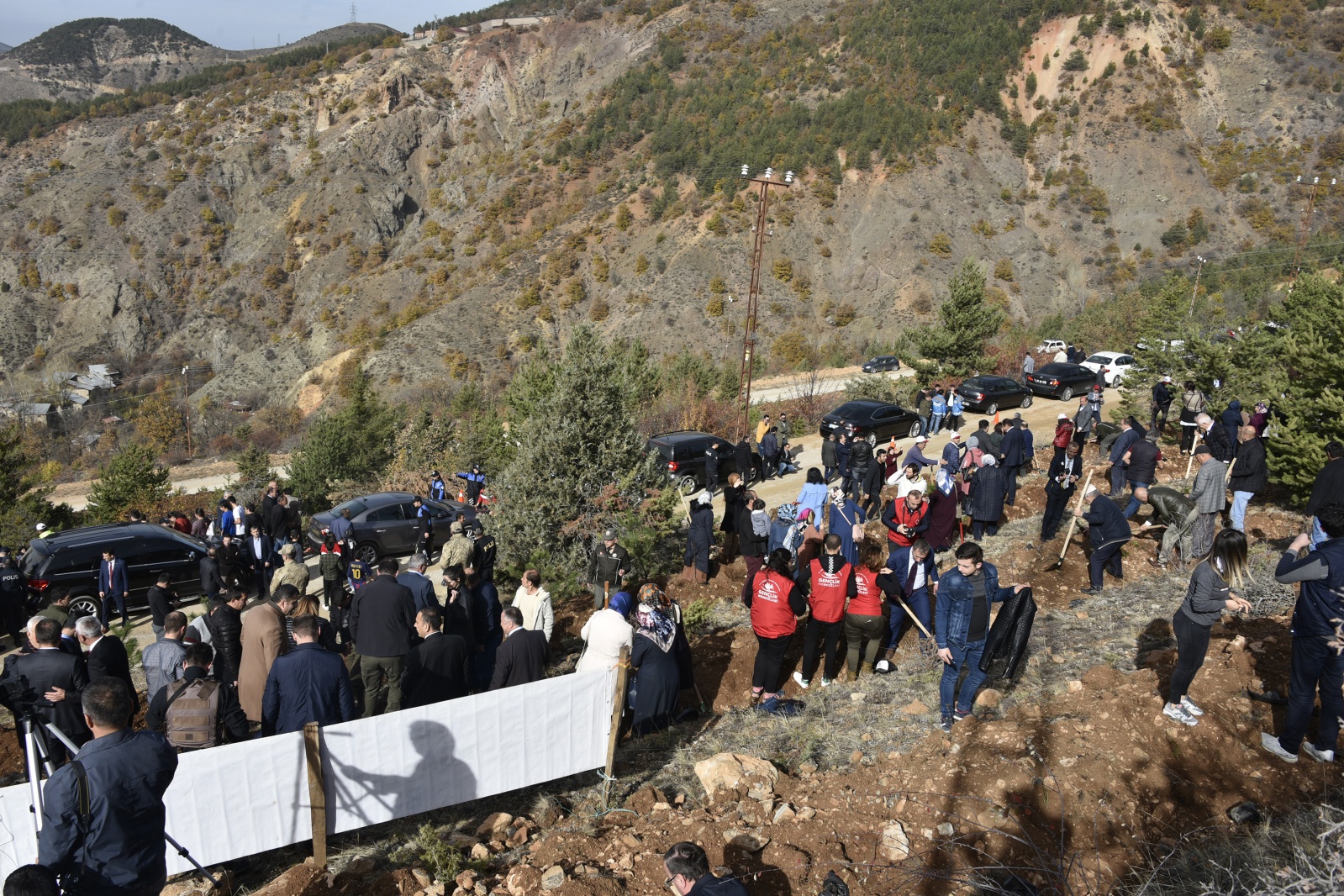 Gümüşhane’de 'Milli Ağaçlandırma Gününde' 70 bin fidan toprakla buluştu 14