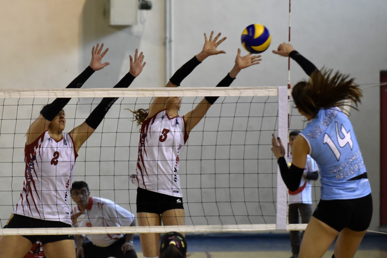 Gümüş Kızlar liderden 1 puan aldı: 2-3 9