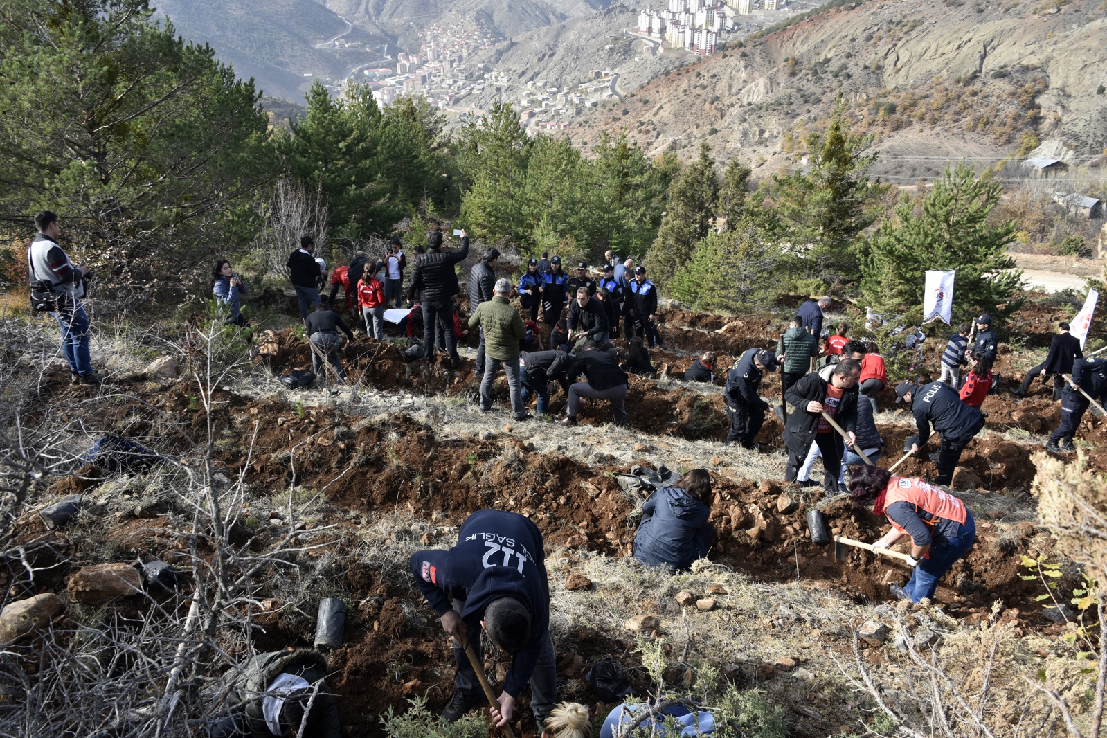Gümüşhane’de 'Milli Ağaçlandırma Gününde' 70 bin fidan toprakla buluştu 22