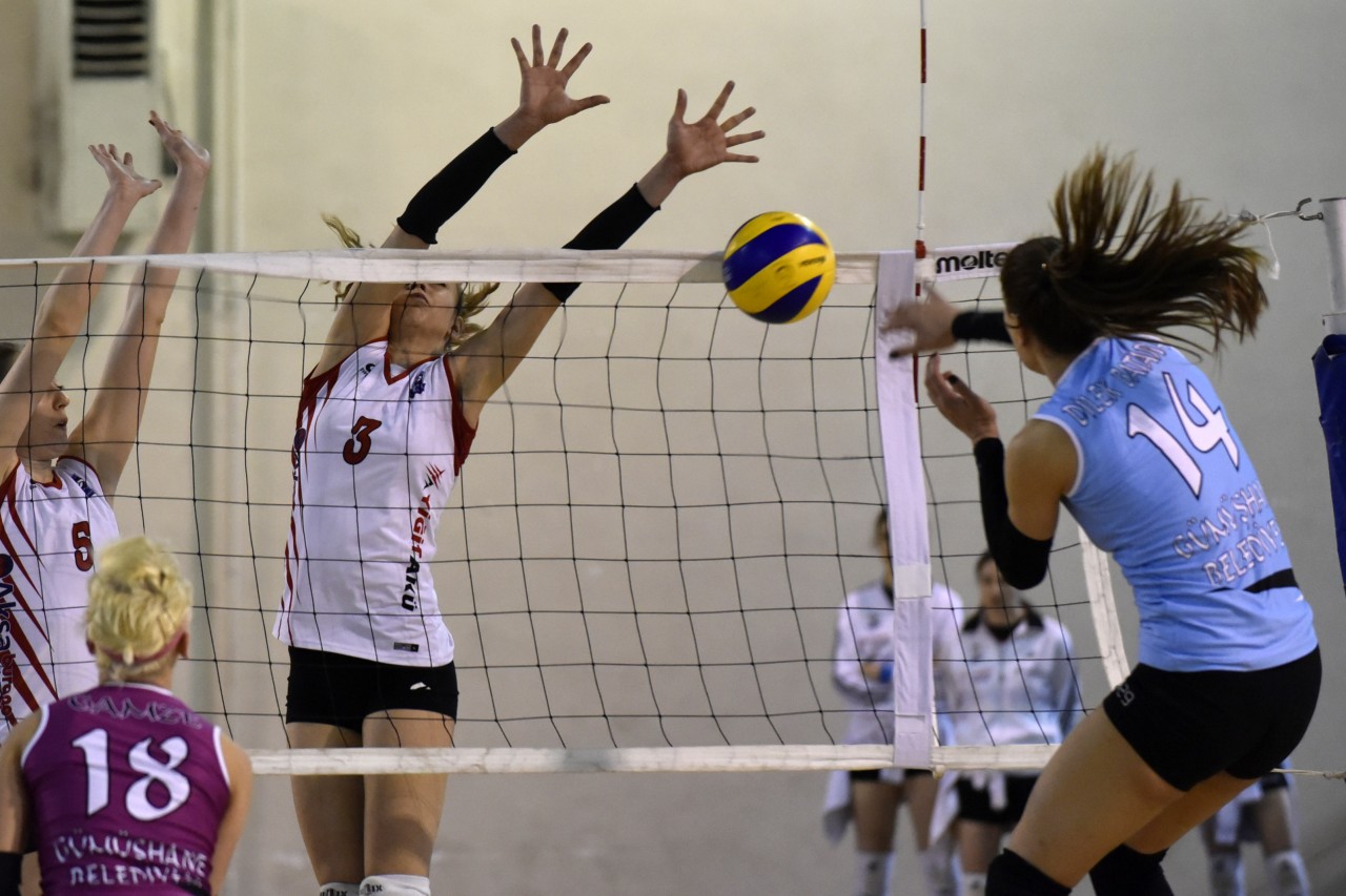 Gümüş Kızlar liderden 1 puan aldı: 2-3 16