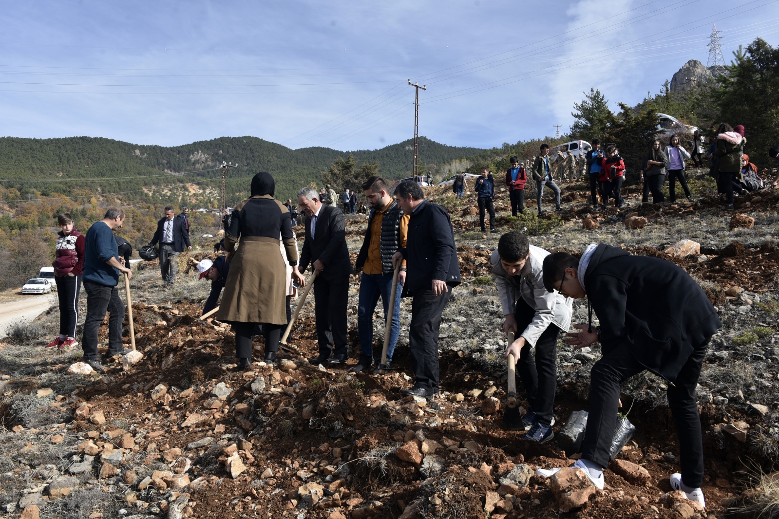 Gümüşhane’de 'Milli Ağaçlandırma Gününde' 70 bin fidan toprakla buluştu 12