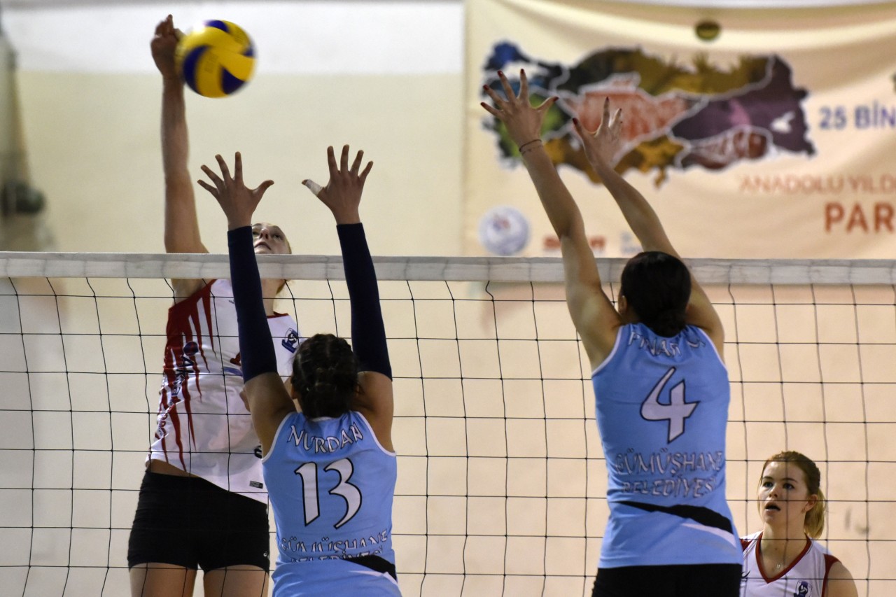 Gümüş Kızlar liderden 1 puan aldı: 2-3 17