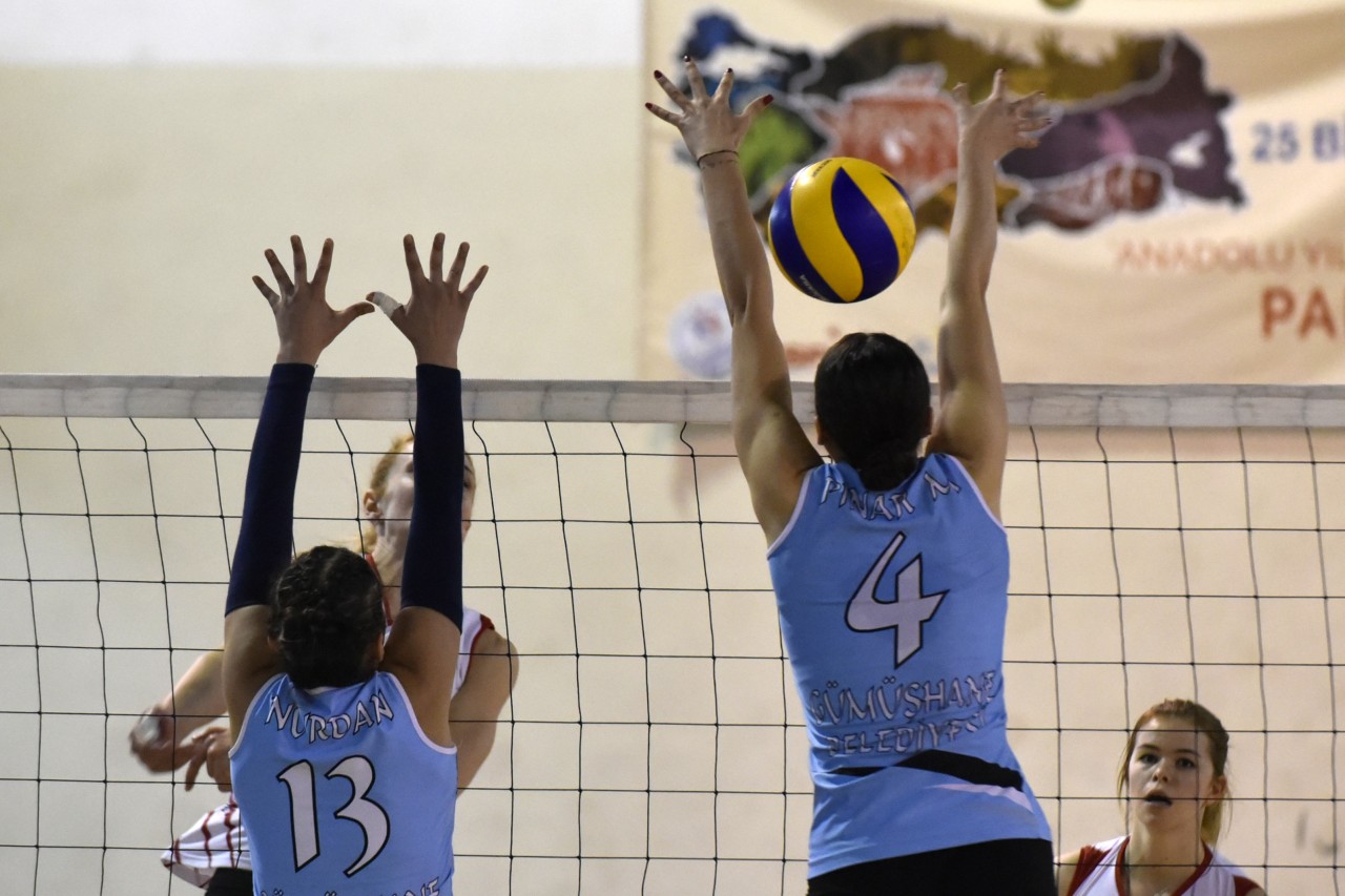 Gümüş Kızlar liderden 1 puan aldı: 2-3 18