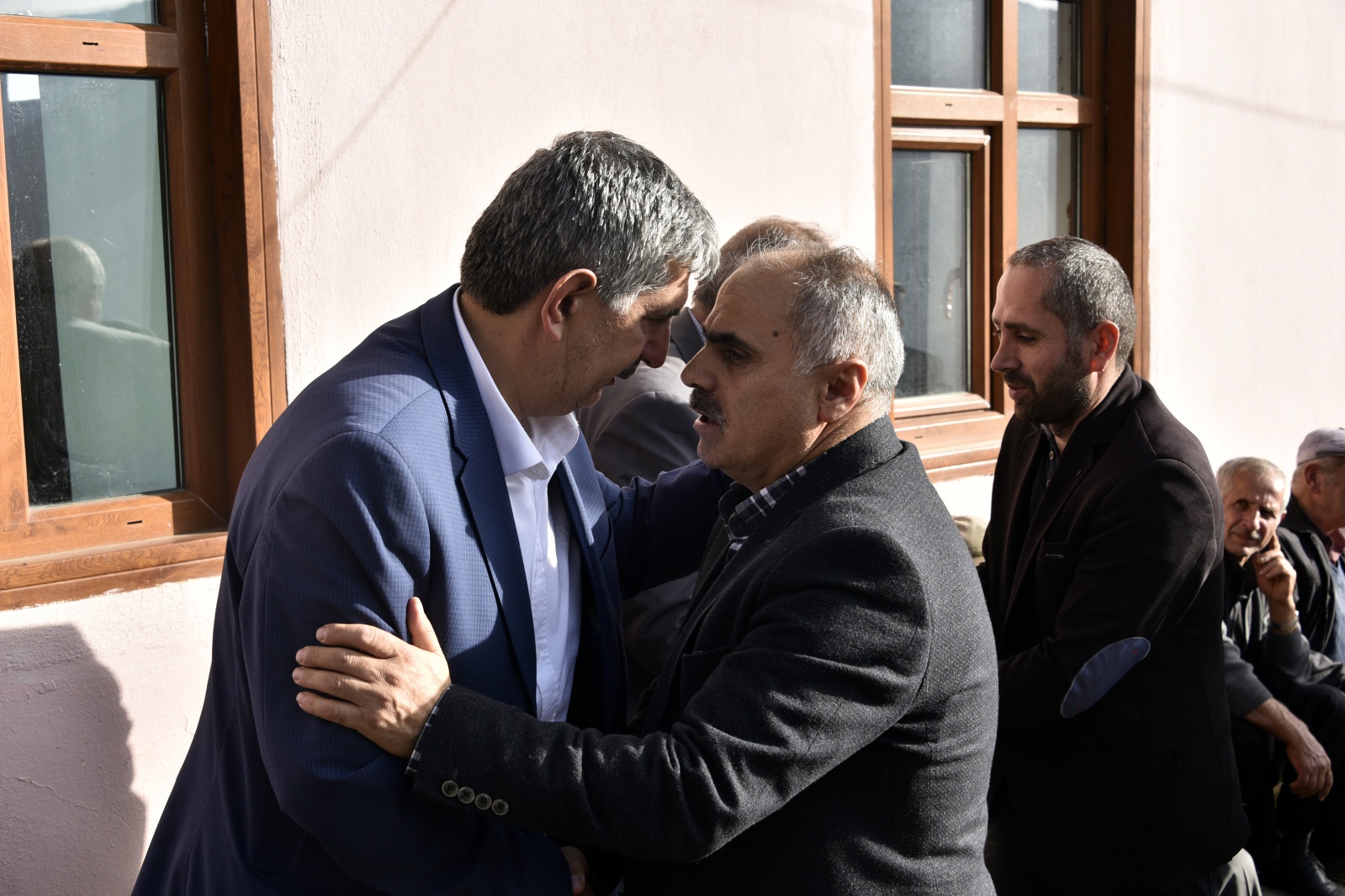 Oğlunun nikahına giderken kaza sonucu vefat eden anne son yolculuğuna uğurlandı 2