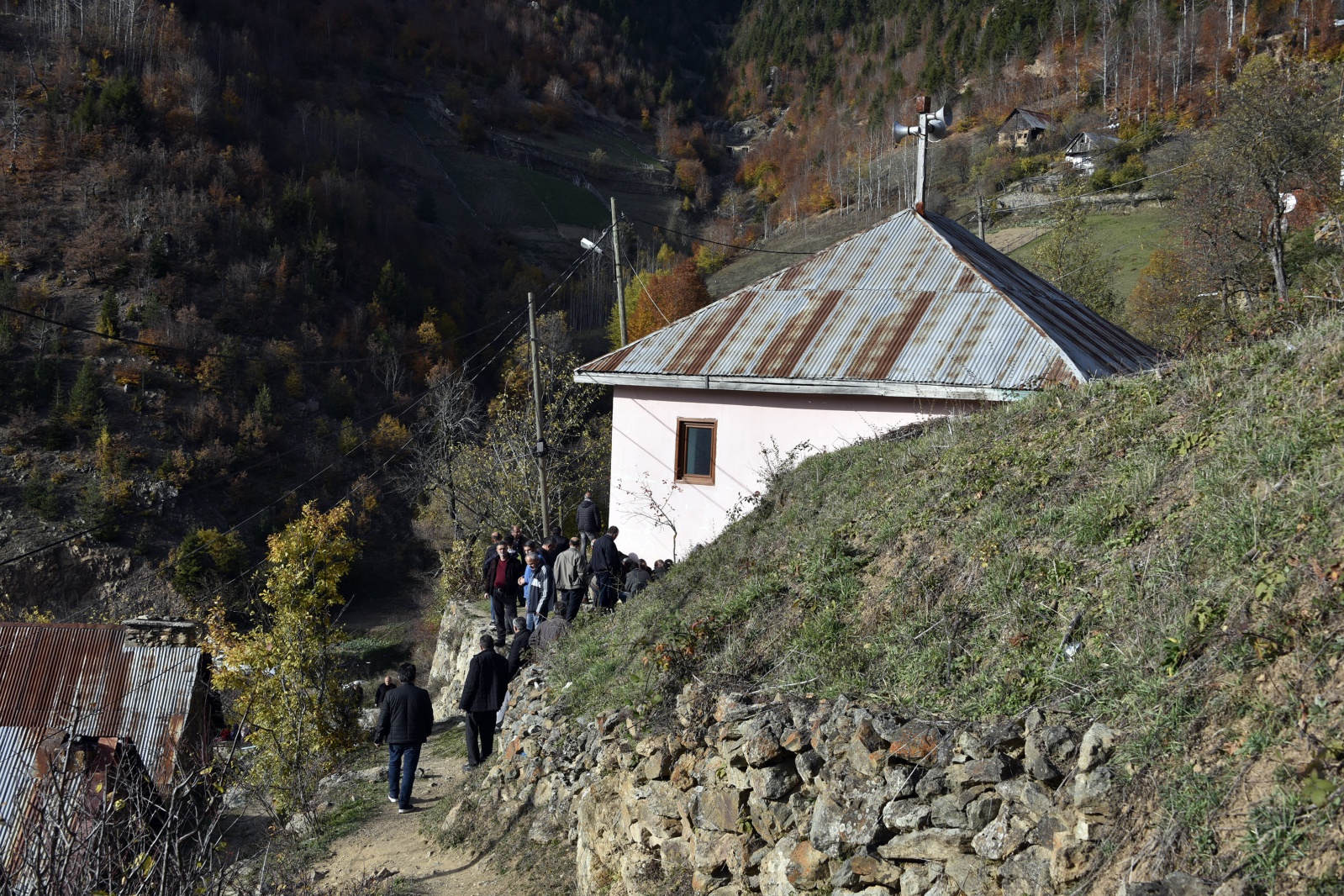 Oğlunun nikahına giderken kaza sonucu vefat eden anne son yolculuğuna uğurlandı 19